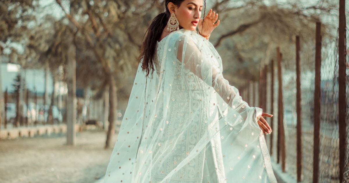 Chinese red wedding gown