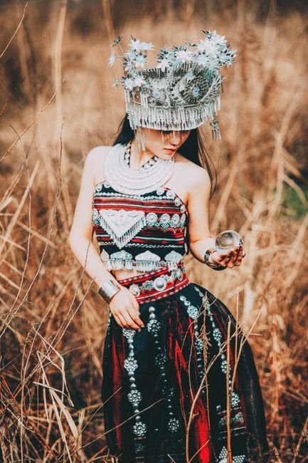 Shui traditional clothing and textile details
